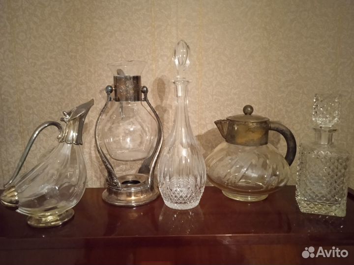 Винтажные хрустальные графины, кувшины