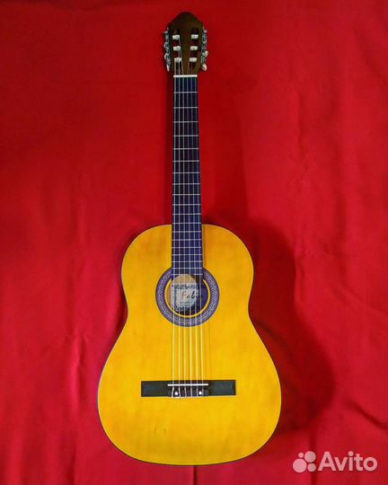 Отличная классическая гитара