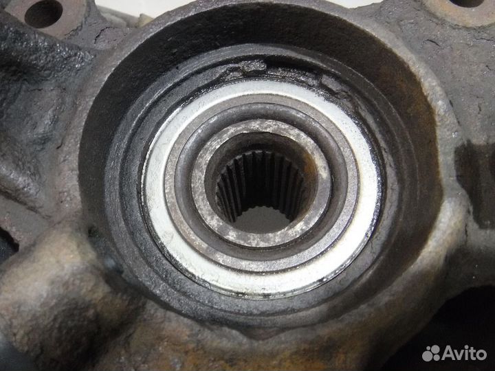 Кулак передний левый Toyota Prius