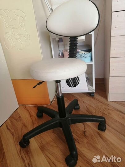 Стул мастера педикюра маникюра косметолога
