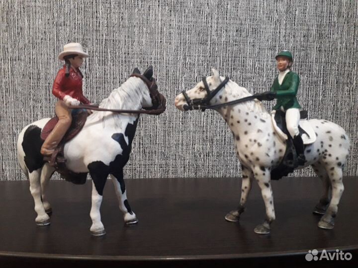 Лошади с наездниками Шляйх