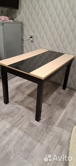 Продаётся стол