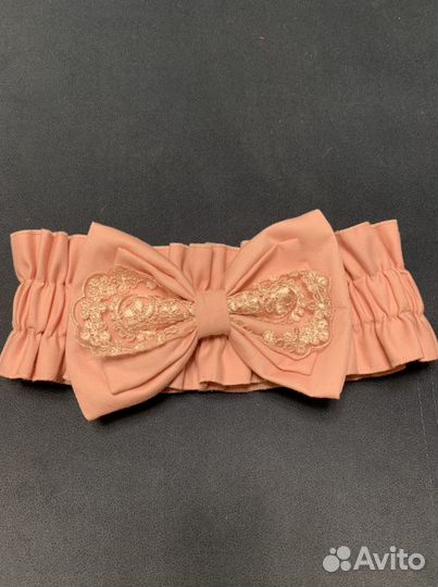 Кружевной уголок и бант на выписку из роддома