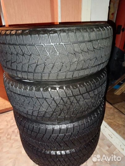 Bridgestone Blizzak DM-V2 225/55 R18