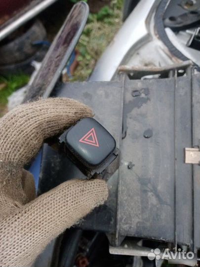 Кнопка аварийки Toyota Corolla E110 1998