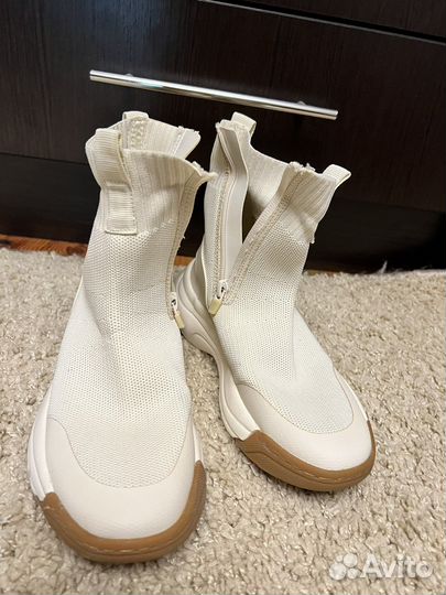 Кроссовки для девочки zara