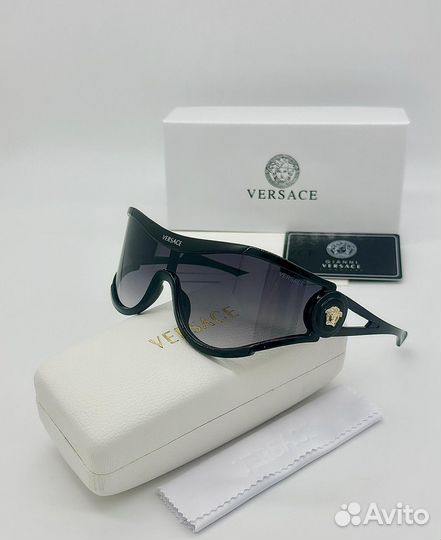 Солнцезащитные очки Versace