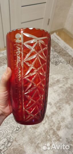 Ваза хрустальная красная