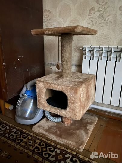 Кошачий домик с когтеточкой