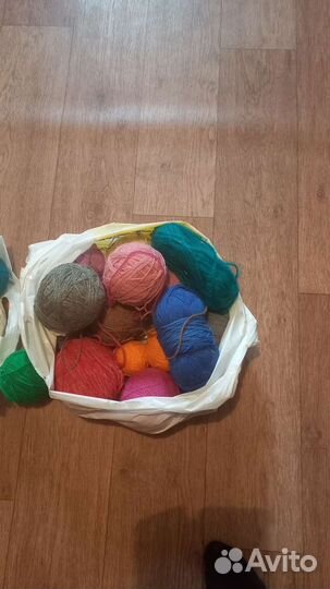 Клубки нити для вязки носков, пишите сообщения