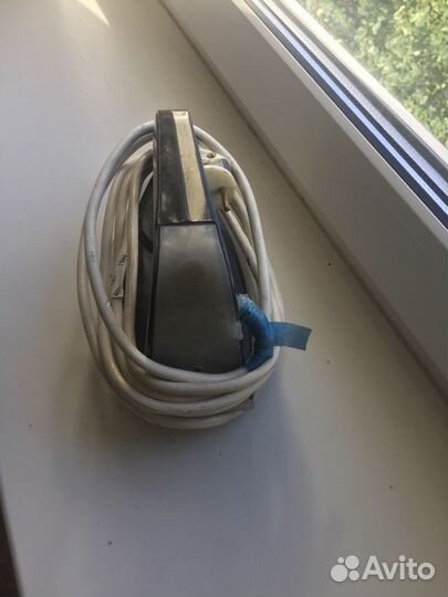 Утюг (советский) может многое рассказать о 90-х)