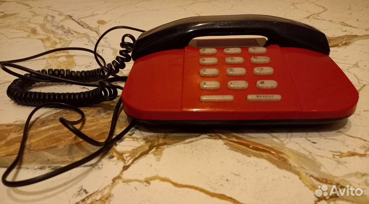 Стационарный кнопочный телефон. СССР