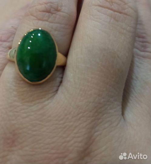 Золотое кольцо с природным изумрудом