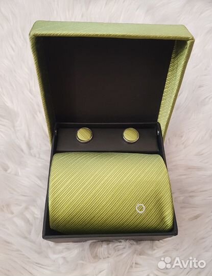 Подарочный набор из шёлка (галстук и запонки)