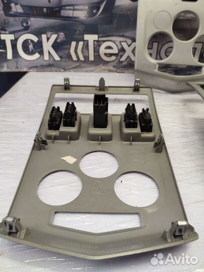 Центральная консоль торпедо Renault Logan