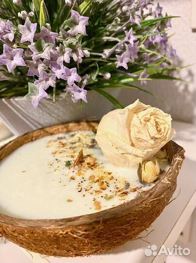 Свеча В половинке кокоса С шиммером