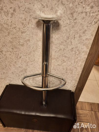 Газлифт с ногой для барного стула