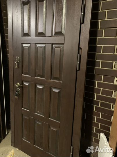 Входная металлическая дверь