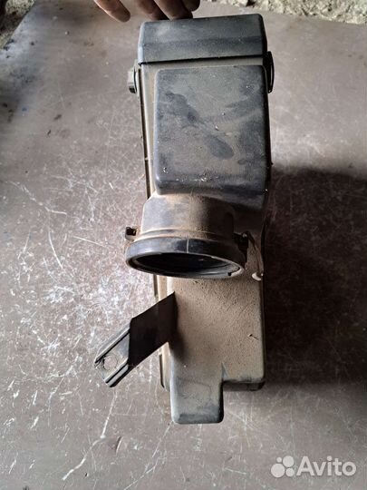 Корпус воздушного фильтра Mercedes W140