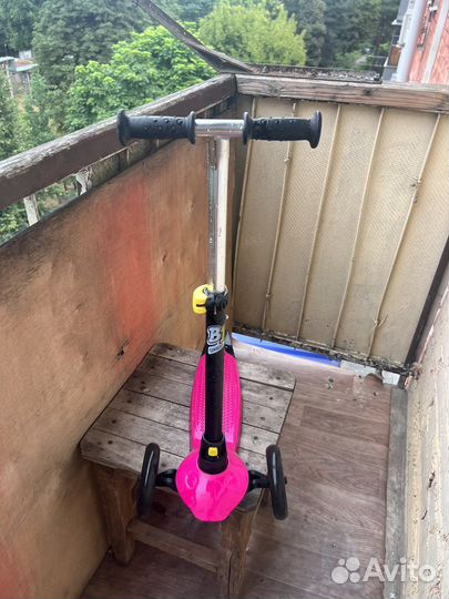 Самокат трехколесный
