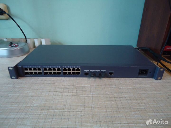 Коммутаторы Huawei и D-Link 24 порта
