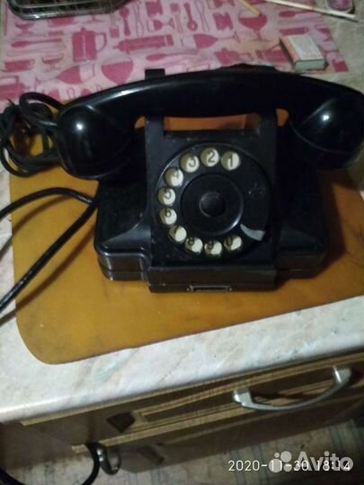 Старинный телефон