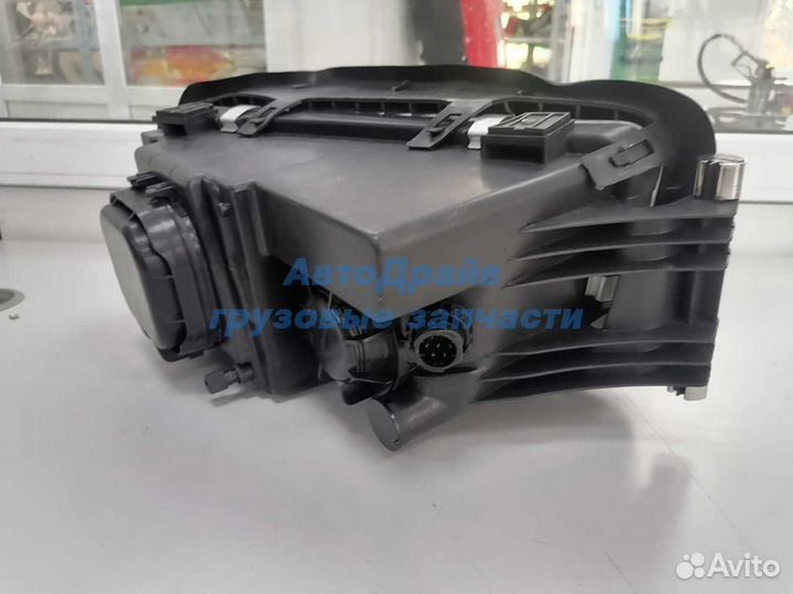 Фара Ман правая с электрорегулировкой