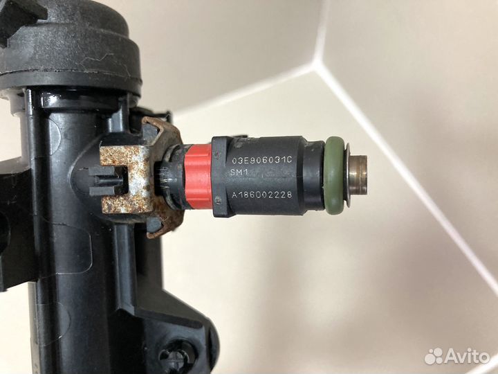 Топливная рампа с форсунками Skoda Fabia 1,2 cgpa