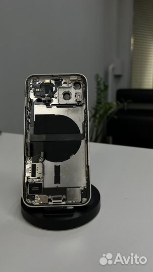 Корпус в сборе со шлейфами на iPhone
