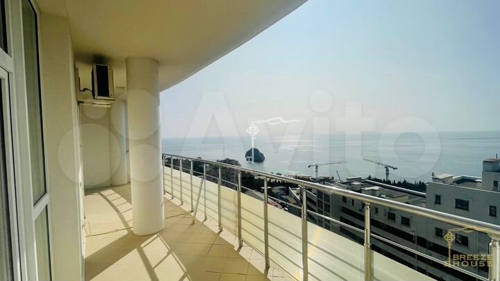 2-к. квартира, 81 м², 8/13 эт.