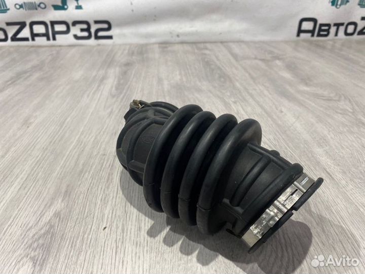 Патрубок воздушного фильтра Ford Focus 3 pnda 2011