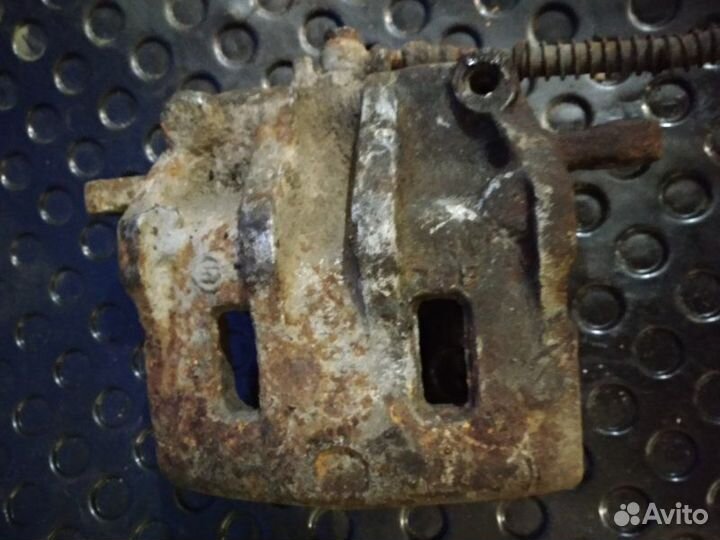 Суппорт передний левый Ssang Yong Kyron Dj D20DT