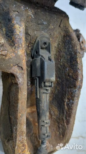 Ступица (кулак, цапфа) правая передняя Volvo S40 2004