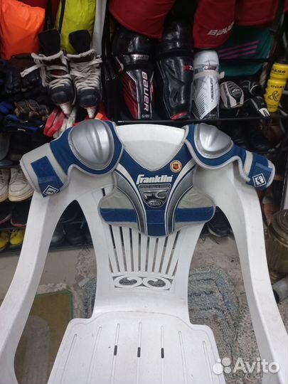 Нагрудник хоккейный Franklin 390