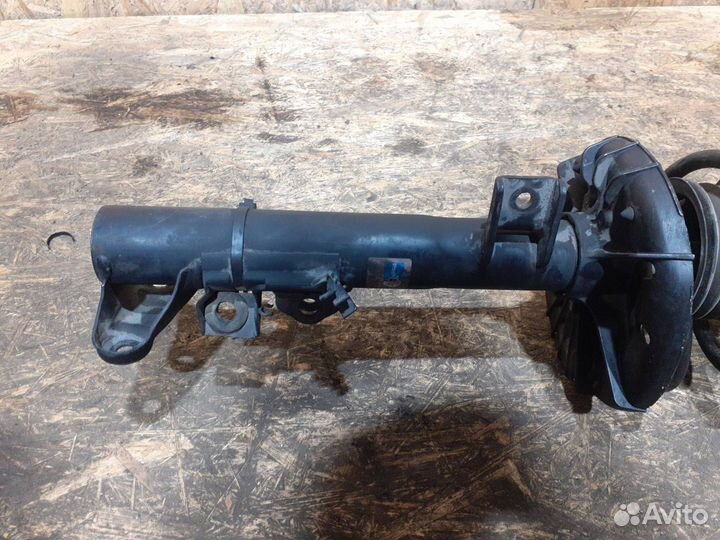 Стойка амортизатора передняя левая Mercedes-Benz