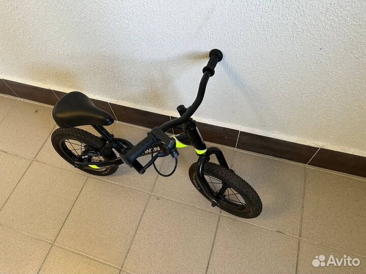 Беговел btwin 900