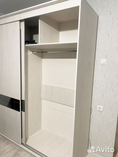 Шкаф купе с зеркалом б/у 200