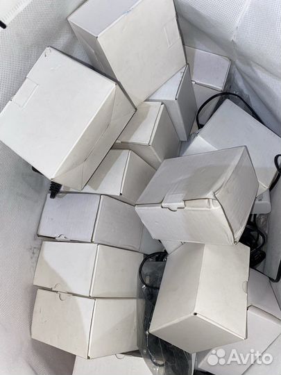 Блок питания 12В/1А (в наличии много)