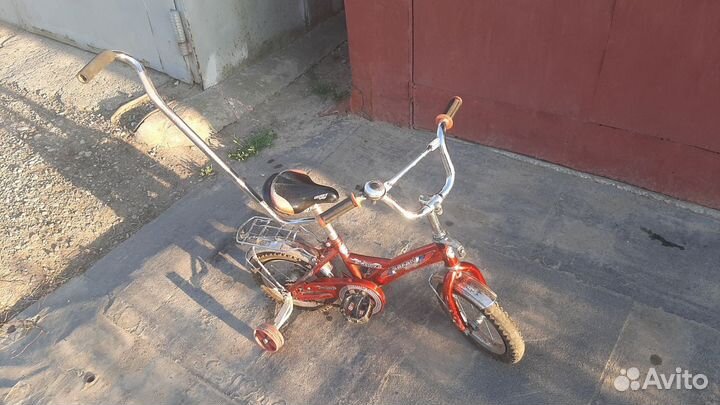 Детский велосипед с родительской ручкой