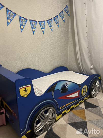 Продам детскую кровать-машинку