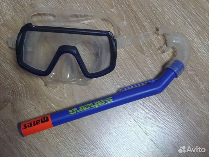 Маска с трубкой для плаванья