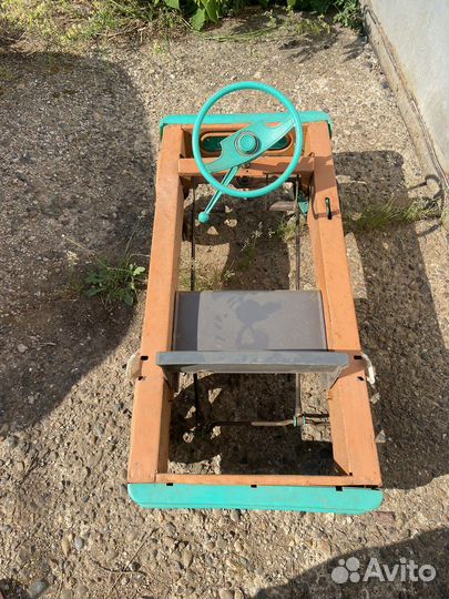 Машинка педальная детская