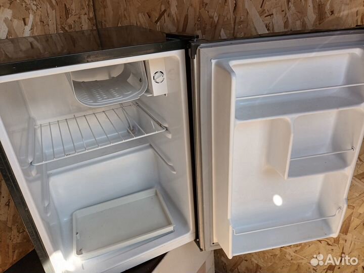 Маленький холодильник Shivaki 64 см. Привезу