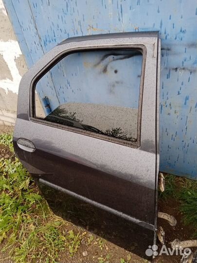 Задняя правая дверь Рено логан 1