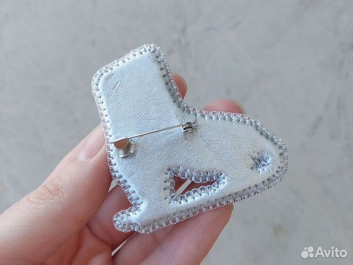 Брошь фигурные коньки