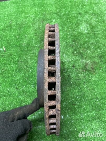 Диск тормозной передний правый Mitsubishi Lancer X