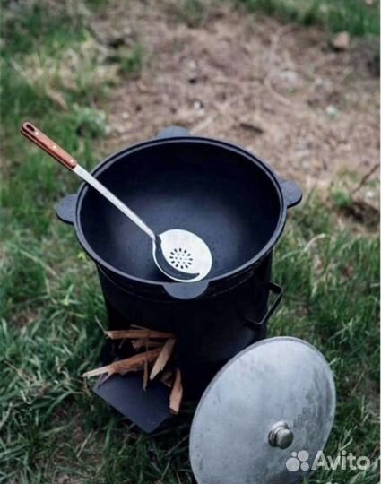 Казан чyгунный 12лит с пeчкoй