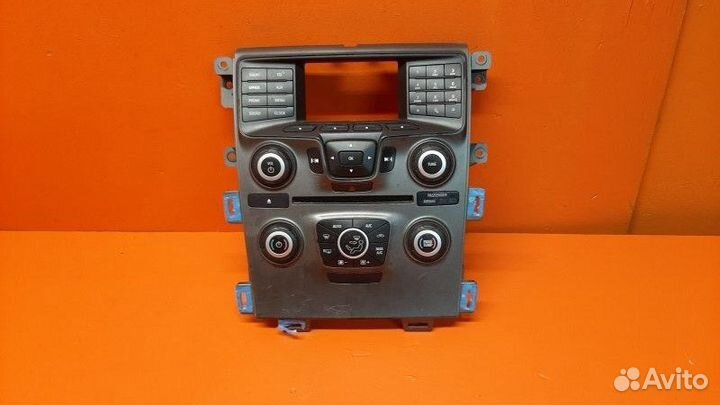 Панель управления магнитолой Ford Edge 2013