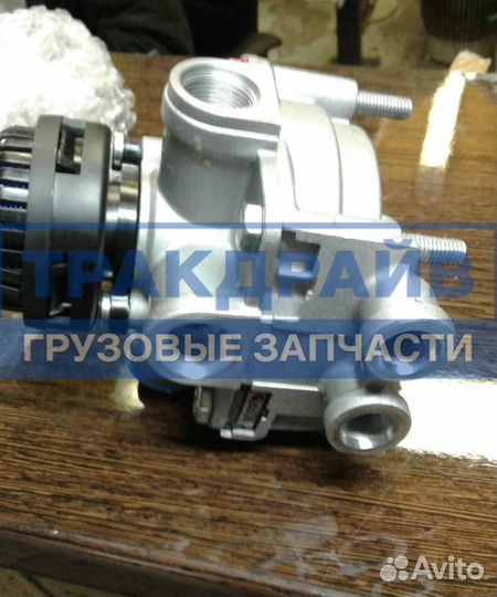 Клапан ускорительный для грузовиков порт 1 22x1.5, порт 2 2 шт M 22x1.5, порт 4 2 шт M16x1.5