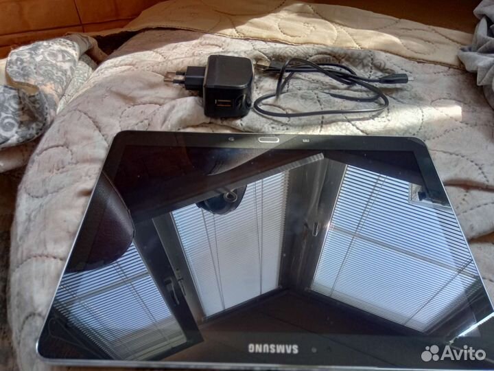 Мощный планшет Samsung 10' 2560/1600 32/3 Гб Sim